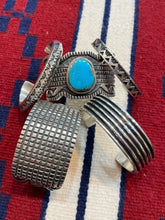 Load image into Gallery viewer, Elvira Bill bracelets