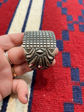 Load image into Gallery viewer, Elvira Bill bracelets