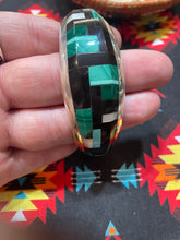 Load image into Gallery viewer, Malachite and jet inlay cuff
