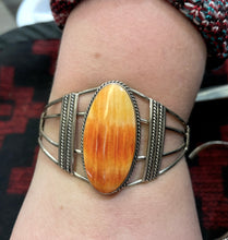 Load image into Gallery viewer, Large spiny oyster bracelet
