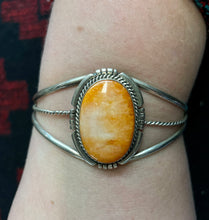 Load image into Gallery viewer, Large spiny oyster bracelet
