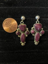 Load image into Gallery viewer, Spiny oyster heart earrings
